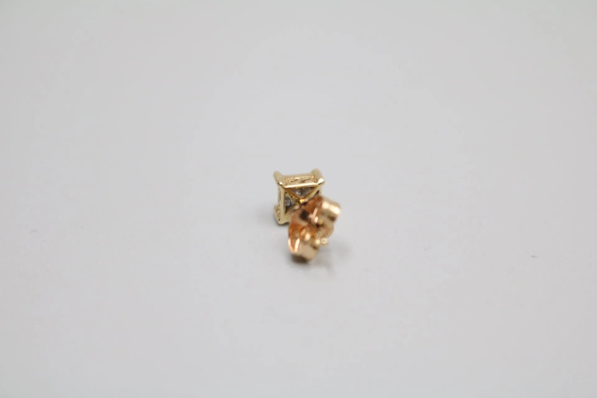 14K Yellow Gold Princess Cut Stud Diamond Earring (.045CTW)