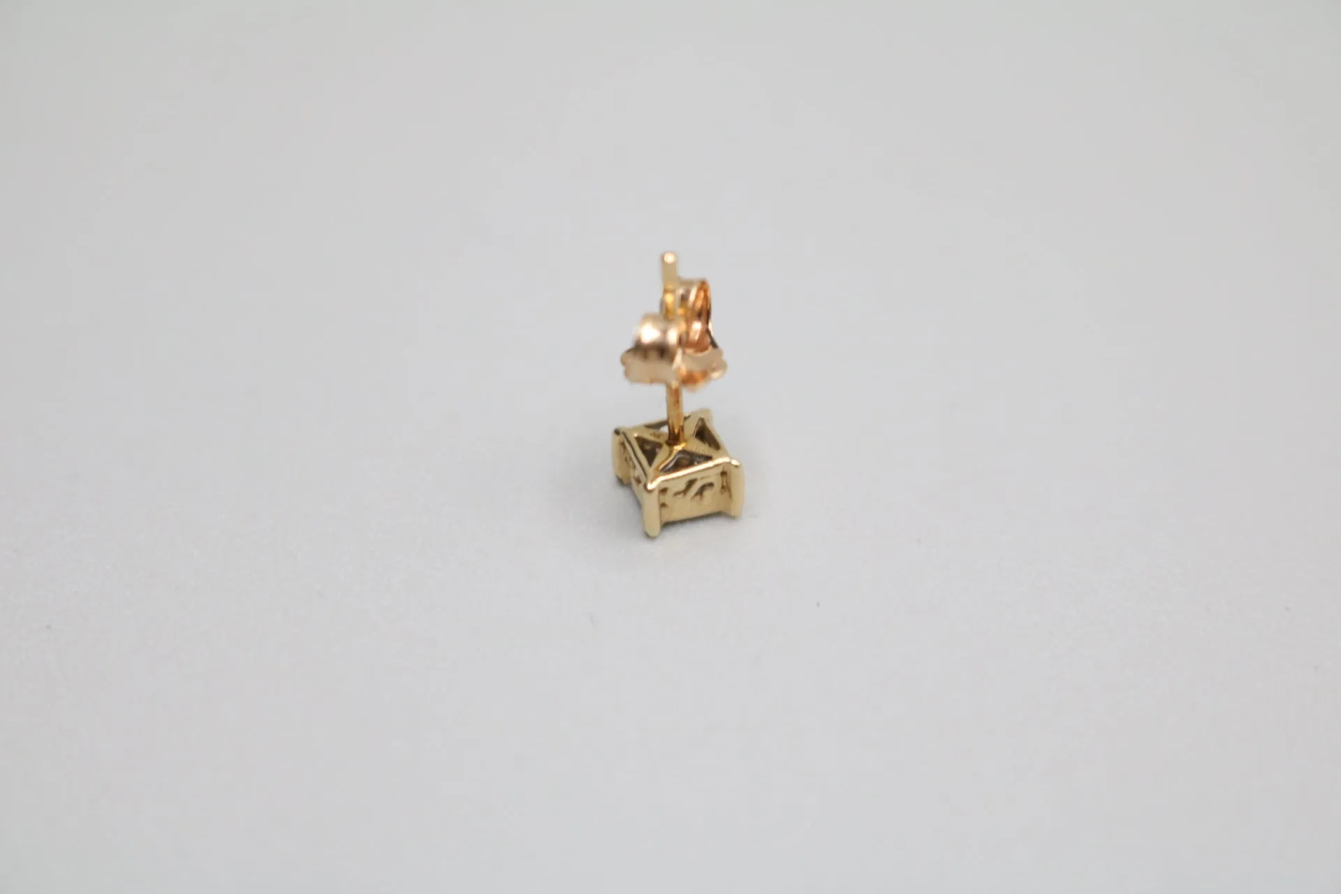 14K Yellow Gold Princess Cut Stud Diamond Earring (.045CTW)