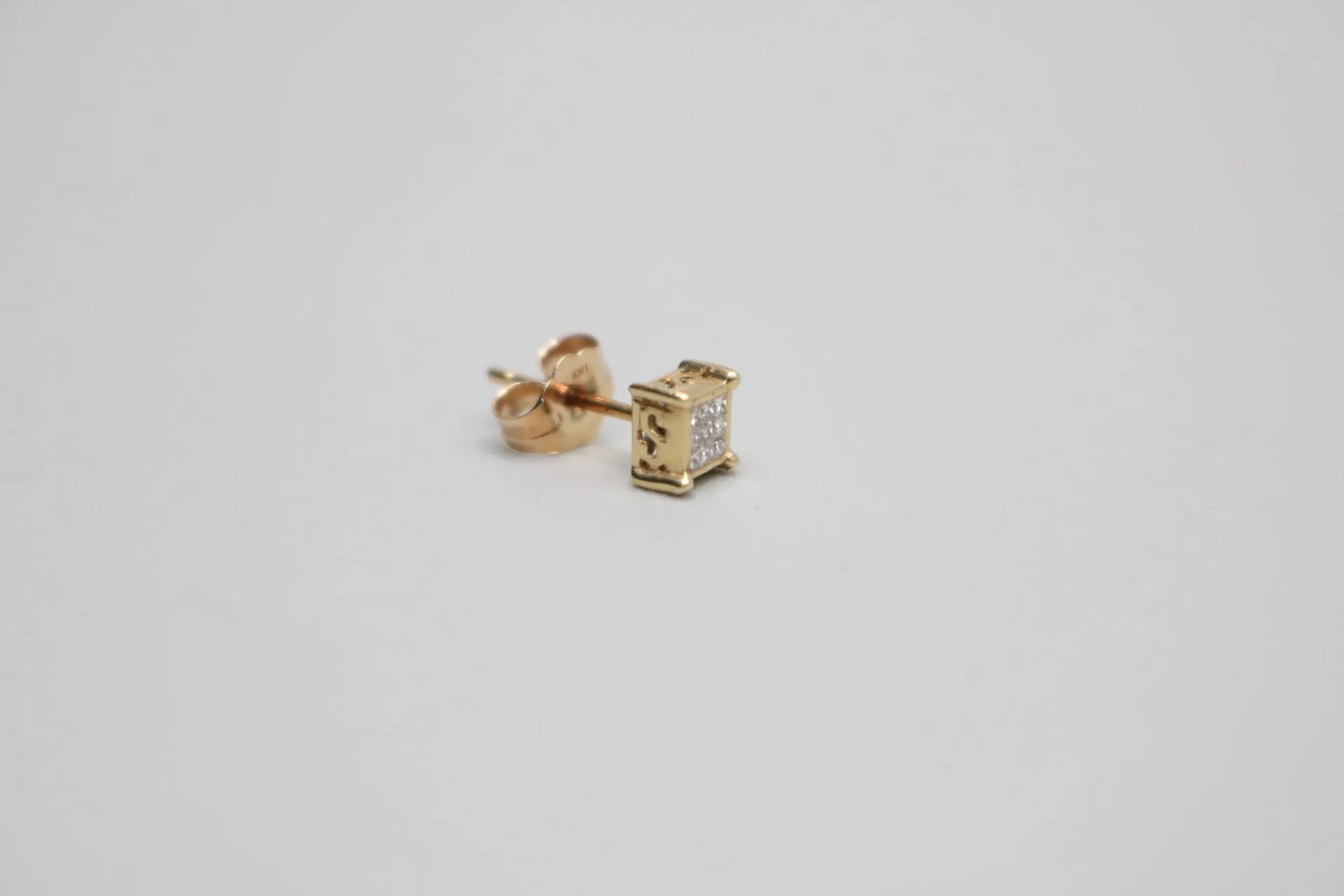 14K Yellow Gold Princess Cut Stud Diamond Earring (.045CTW)