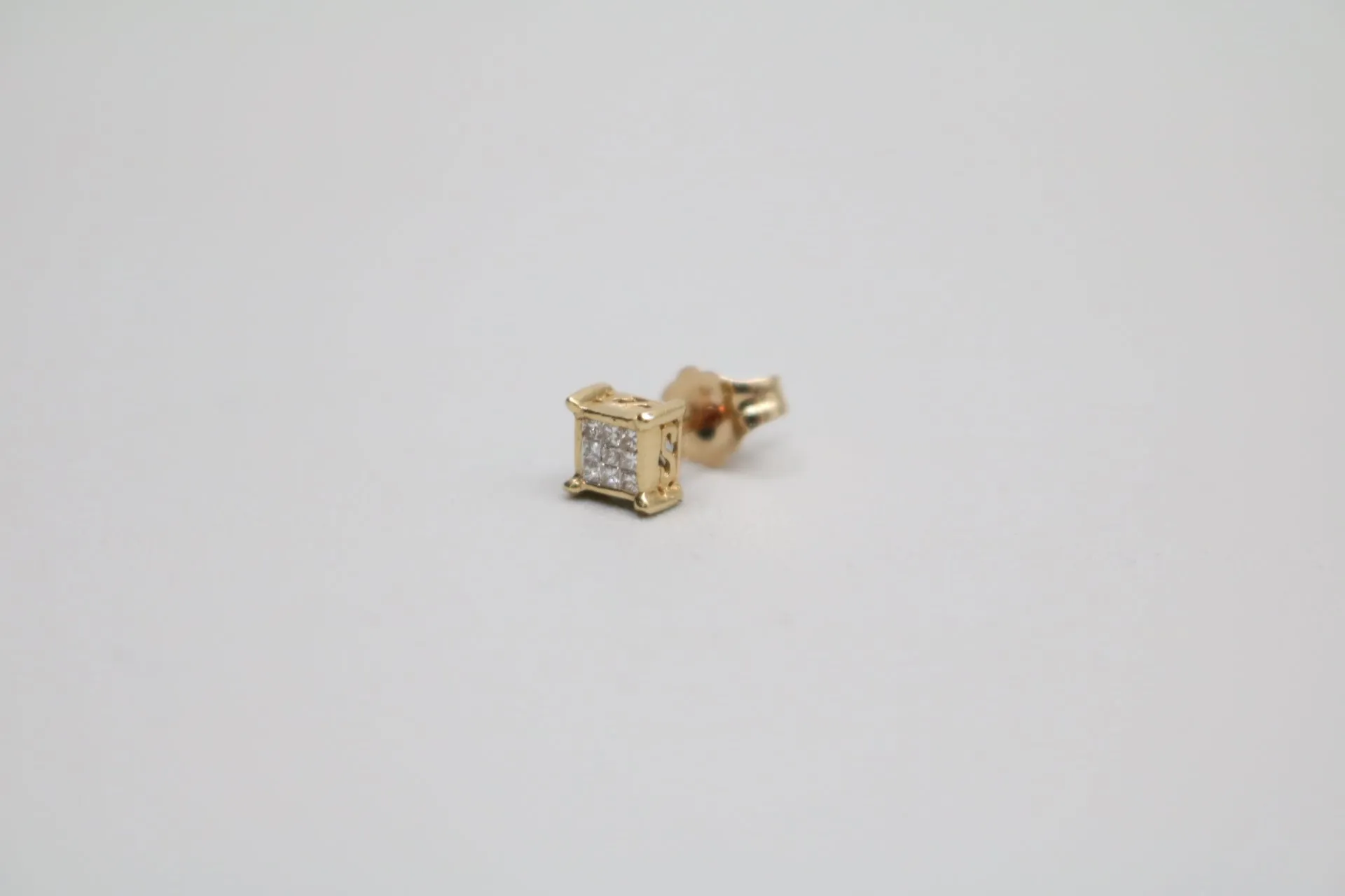 14K Yellow Gold Princess Cut Stud Diamond Earring (.045CTW)