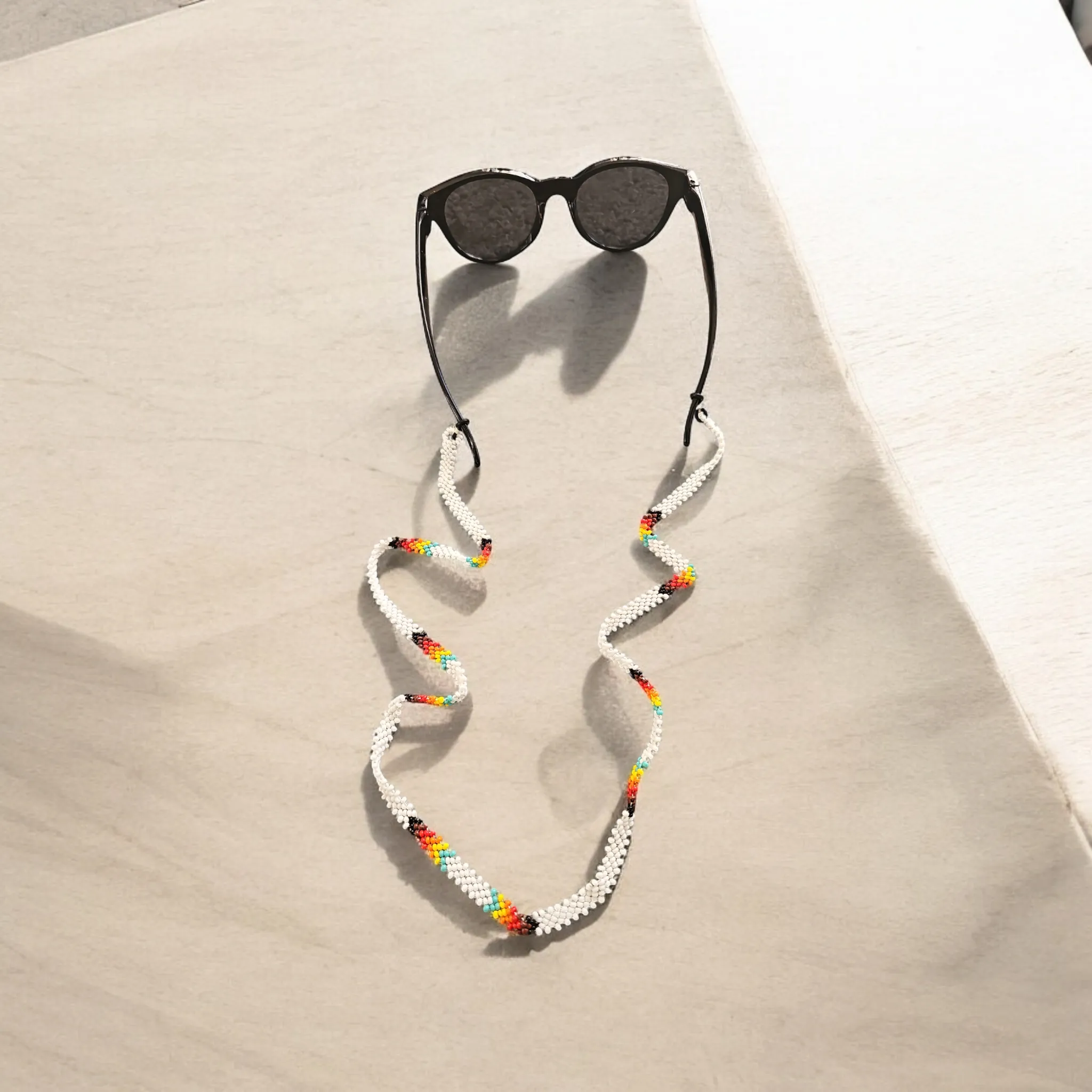 Handmade glasses  chain ( white)