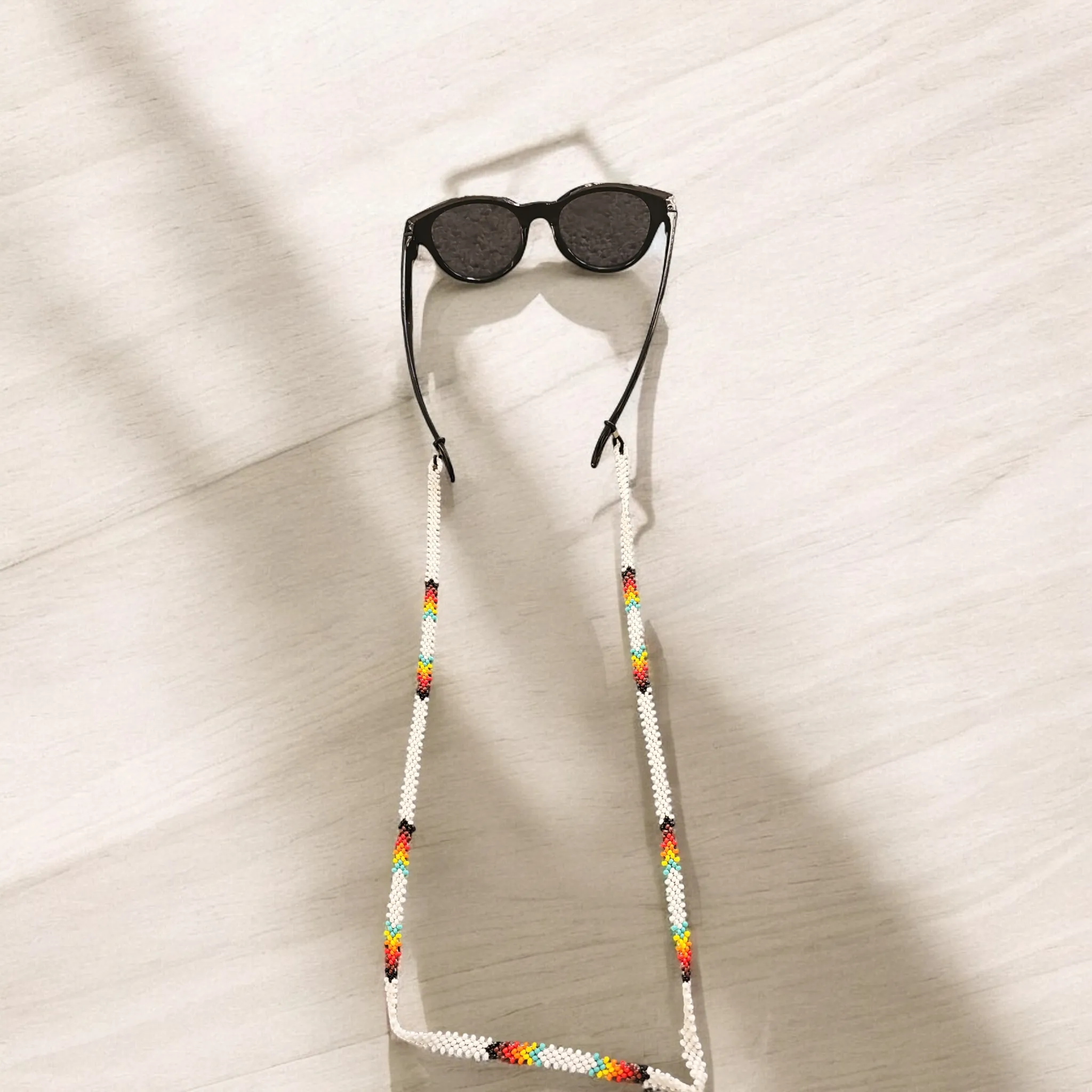 Handmade glasses  chain ( white)